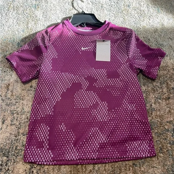 Nike Kids training top size small - Picture 1 of 1